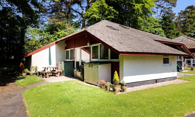 Llanteg Cottage | TRELESSY LODGE, pet friendly, character holiday cottage in Amroth