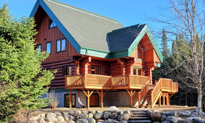 Lac Superieur Village Ski Chalet | ☆ TREMBLANT ⛷ Spa, Fireplace, Nature Retreat, Lake Access ☀