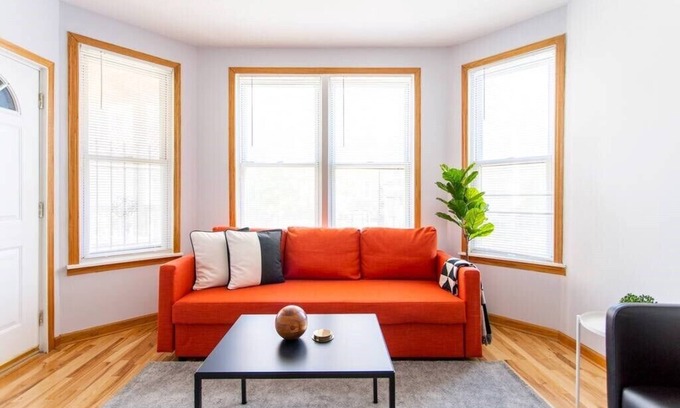 Logan Square Apartment | Trendy 2BR Apartment in Logan Square!
