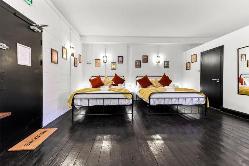 Victoria Apartment | Trendy and Eccentric Flat in Hackney