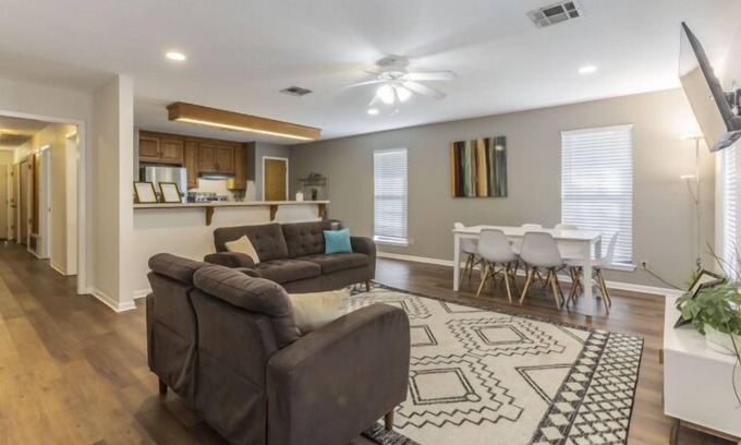 University Apartment | Trendy Urban Escape, Great Weekly & Monthly Rates!