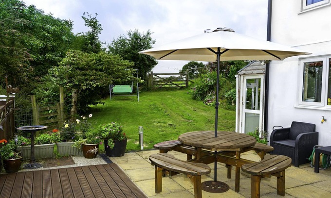 Llanelli Cottage | Trepartridge Cottage, Llanelli