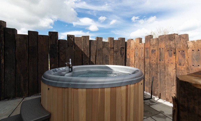 Penally Ski Chalet | Trevelyn - Luxury Lodge, Hot Tub, Close to Beach