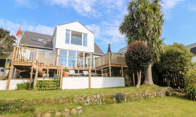Saint Erth Praze House | TREWARTHA, pet friendly, luxury holiday cottage in Praa Sands