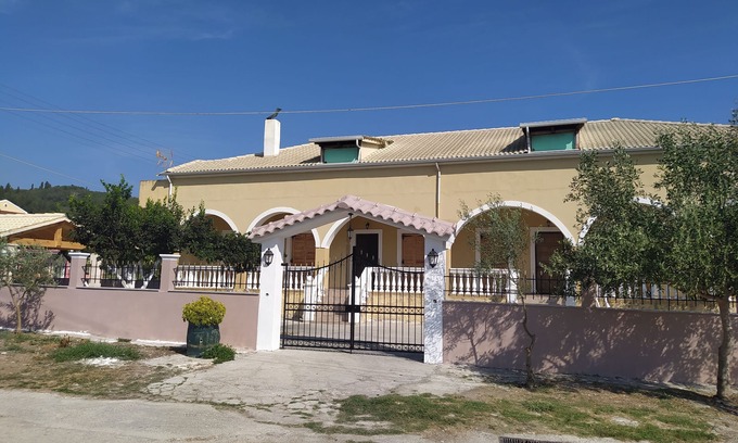 Petriti Apartment | Tria liodendra - Charming Seaside Home in Petritis, Corfu
