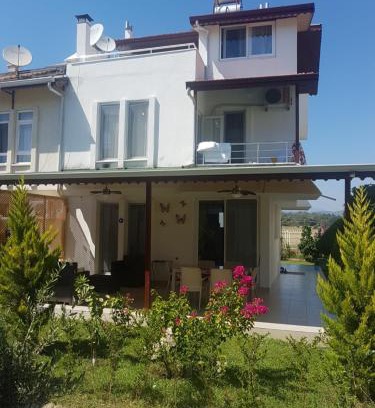 Cenger Villa | Triblex Villa I Private Beach I Walking Distance to the Sea 300 meters