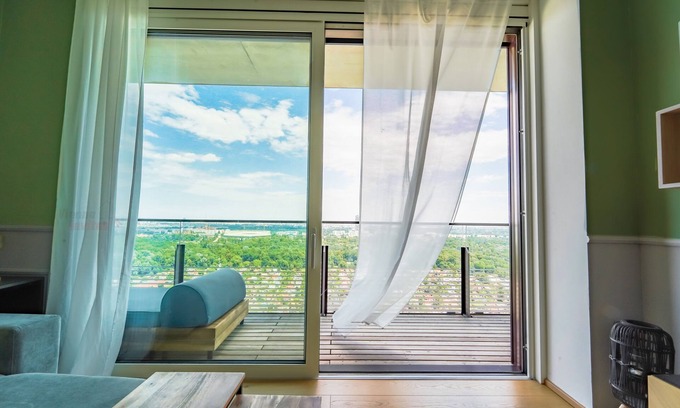 Erdberg Apartment | TrIIIple 7Heaven Amazing View on top floor with rooftop pool - free parking