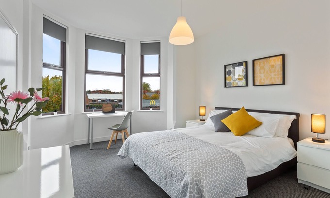 West Bridgford Apartment | Triple En-Suite Room with Free Parking and Wi-Fi
