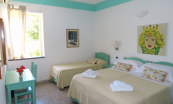 San Vincenzo Hotel | Triple room, central, on the beach