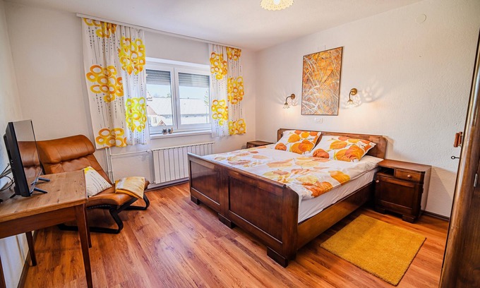 Cerknica House | Triple Room with Balcony & Breakfast at Ančkin kot