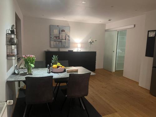 Unterrath Apartment | Tritt ein bring Glück herein - Exquisite 75 qm - Messenähe - Parkplatz - Flughafennähe