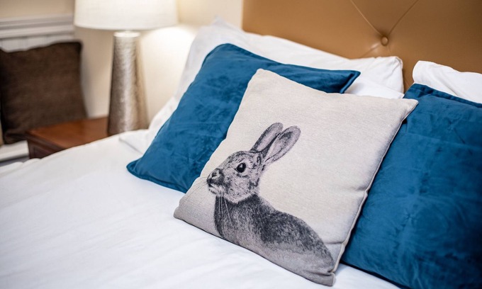 Crawley House | Trivelles Waterhall Country Hotel - Gatwick