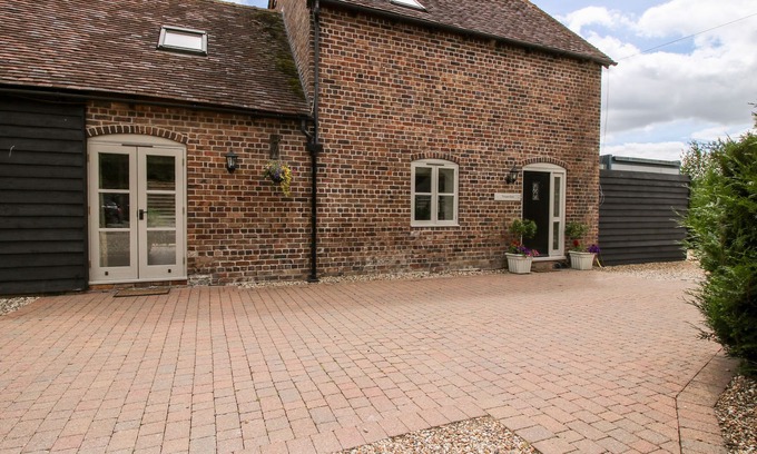 Acton Scott Cottage | TROOPER'S BARN, pet friendly, luxury holiday cottage in Westhope