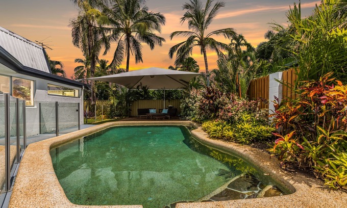 Holloways Beach House | Tropical Beachside Home - Pool, Wifi