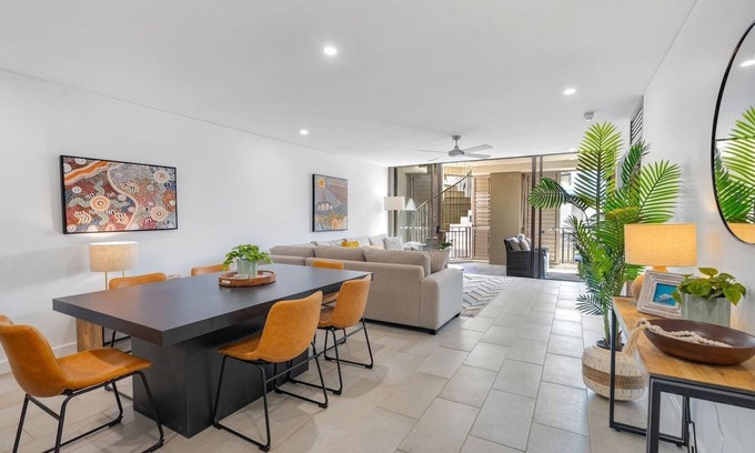 Palm Cove Apartment | Tropical Escape Coastal Daydreams with Rooftop Spa