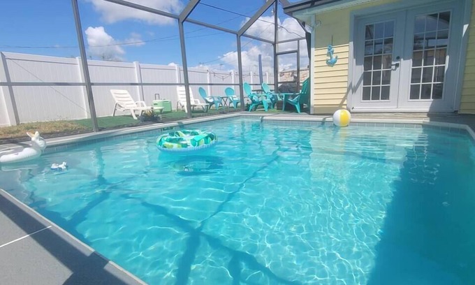 Forest Hills House | Tropical Escape Pool + Beaches Nearby 5min, Tarpon Spring
