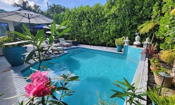 South Corals House | Tropical Garden by the Beach! BNR Vacation Rentals