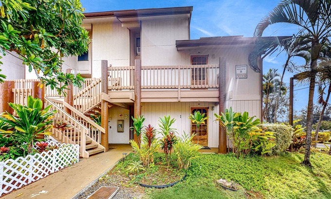 Nawiliwili Condo | Tropical hideaway with easy beach access, alfresco patio, pool & tennis