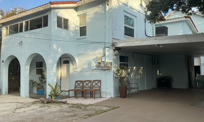 Horton Shores Cottage | Tropical Island Guest House - Minutes from Ocean & Flagler Avenue