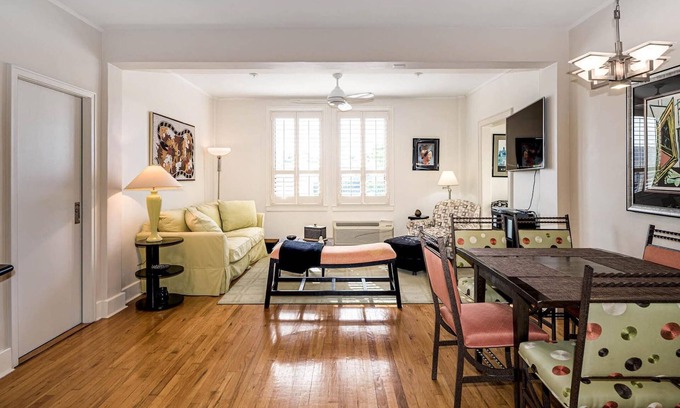 Palm Beach Condo | Tropical Ocean View of Palm Beach