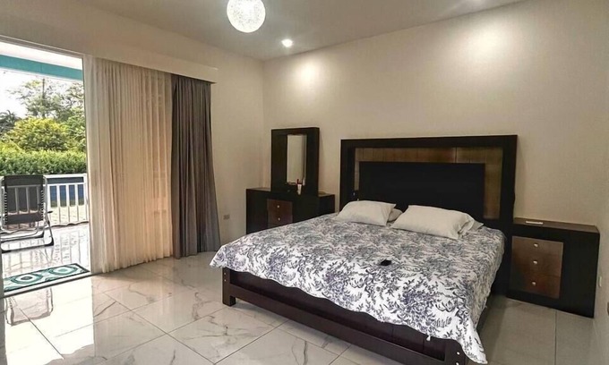 Santa Lucia House | Tropical paradise: 500 m Playa Cocles, private swimming pool