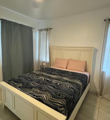 Metro West Bed & Breakfast | Tropical Paradise - Private Room with Pool