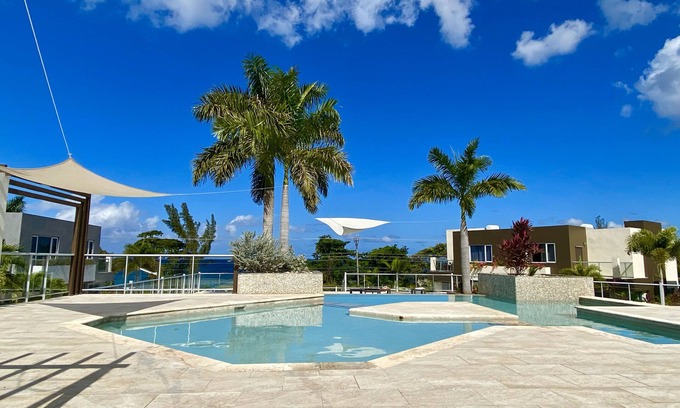 Albion House | Tropical Retreat Villa Miramar