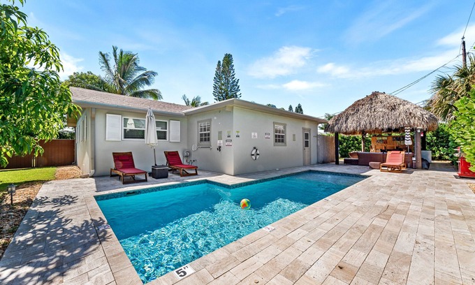 Boynton Beach House | Tropical Tiki Hut Villa – Reno 4Bdr with Heated Saltwater Pool, King Beds & 6TVs