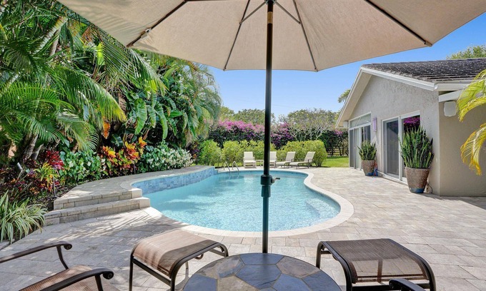 Lake Ida Shores House | Tropical, tranquil