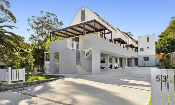 North Manly Apartment | Tropical Vibes in North Manly AC and FREE Parking