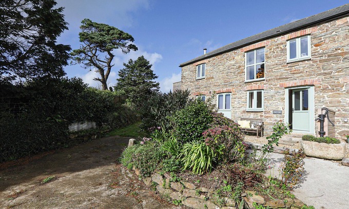 Mount Hawke Cottage | Trotters, barn conversion on edge of Mount Hawke