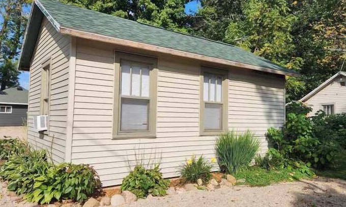 Fremont House | Trout Cabin - Waterfront resort on Fremont Wolf River