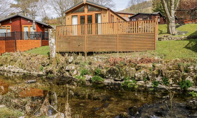 Troutbeck Cottage | TROUTBECK LODGE, pet friendly, with hot tub in Windermere