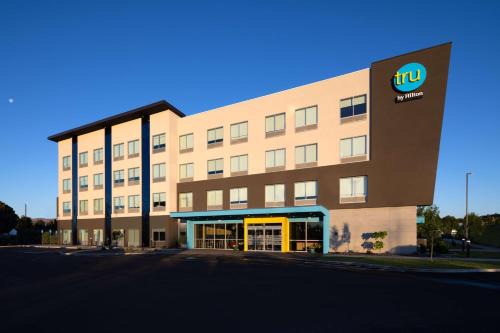 Brownstown Hotel | Tru By Hilton Yakima Airport