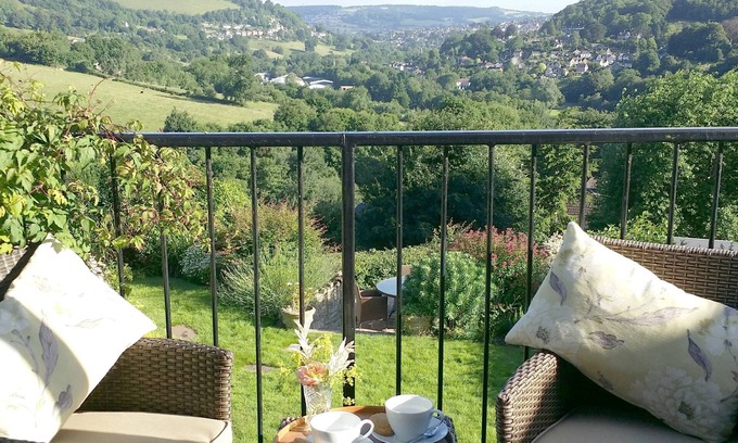 Inchbrook Cottage | Truly STUNNING VIEWS at " beautiful Cotswold cottage" in AONB, Cotswolds England