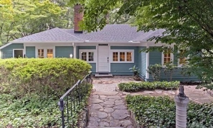Lynn Cottage | Tryon Historic Cottage Remodeled/Romantic Extras!