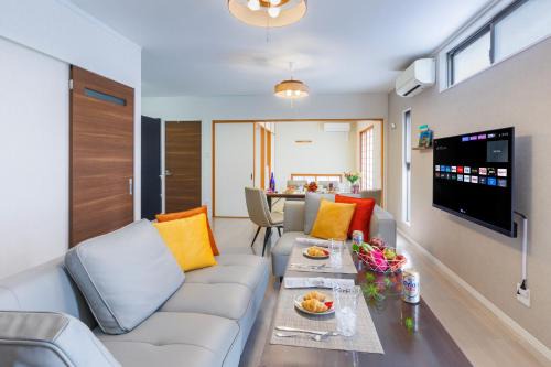 Tokeshi Apartment | Tsutsuji house