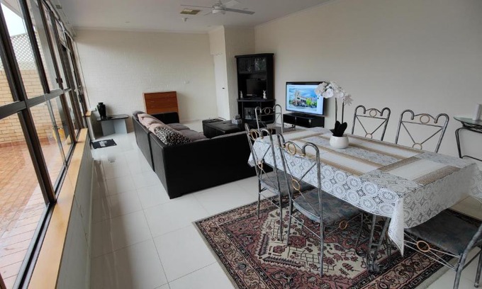 Greenway Apartment | Tuggeranong Short Stay #11C - Sleeps 8