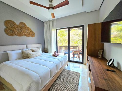 Playa Paraiso Apartment | Tulum 1 BD - 5 Min Walk to Free Beach Club - 4 Rooftop Pools