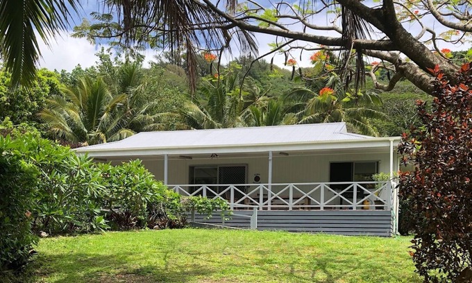 Tapere of Titikaveka House | TUROU RETREAT Rarotonga sleeps 12 near MURI BEACH