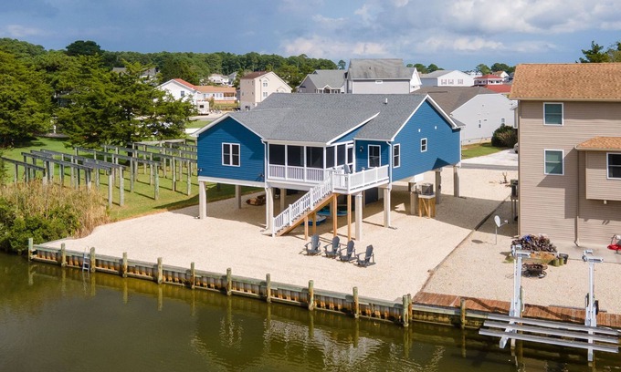 Captain's Cove House | Turtle Bay - Waterfront; Screened porch!