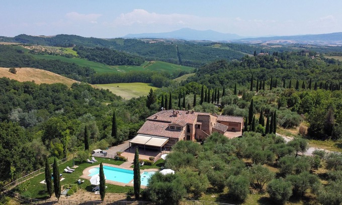 Asciano Villa | Tuscan Charm Meets Luxury Living – Rent San Nazario Il Poderuccio Today