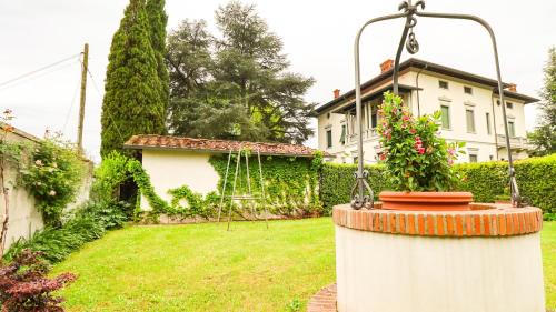 Massa e Cozzile Apartment | TUSCAN HOUSE WITH GARDEN - with Wi-Fi, Free Parking
