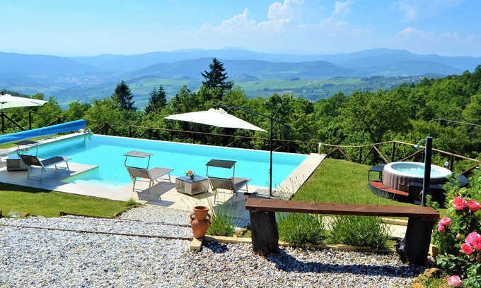Pelago House | Tuscan villa with infinity salt private pool and jacuzzi on breathtaking view