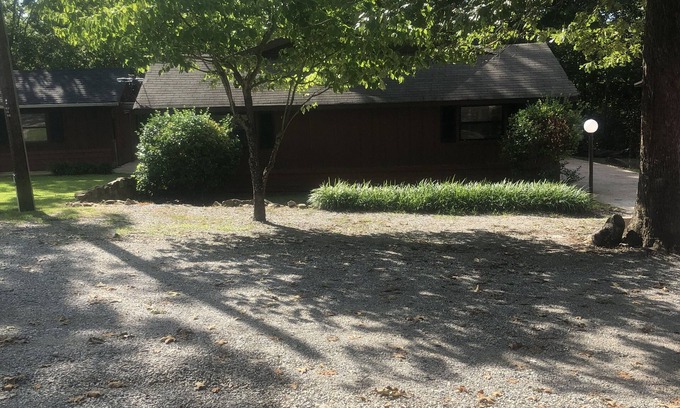 Henderson House | Twelve Oaks Resort - 1/4 mile from Lake Norfork Marina