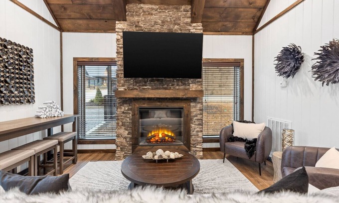 Pigeon Forge Cabin | Twilight Luxury Escape: Hot Tub + Game Room