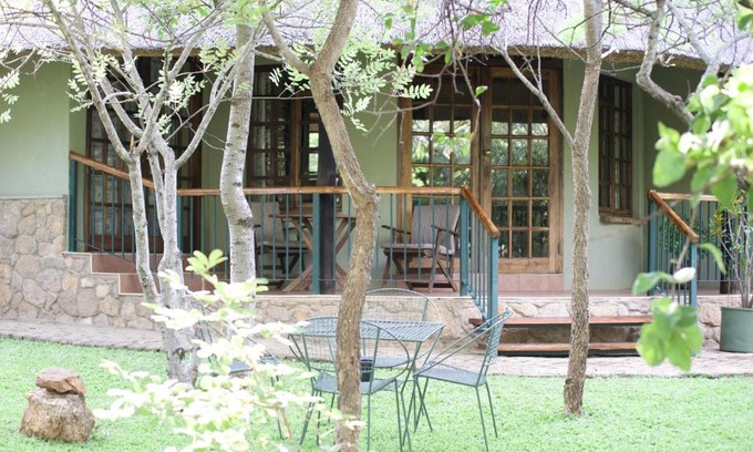 Bulawayo Apartment | Twin bed lodge on natural African bush - 2111