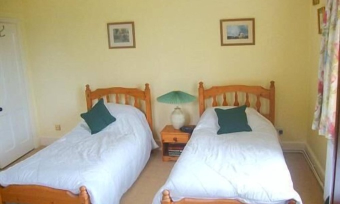 Burcombe Other | Twin Ensuite Yellow Room at Burcombe Manor