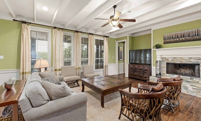 San Marcos House | Twin Oaks Estate - Enormous 3 Home Estate w/Heated Pool & Pickleball Court