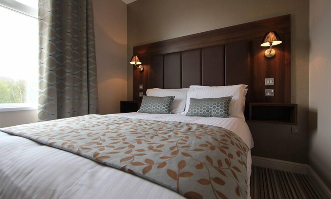 Ault Hucknall Hotel | Twin Oaks Hotel